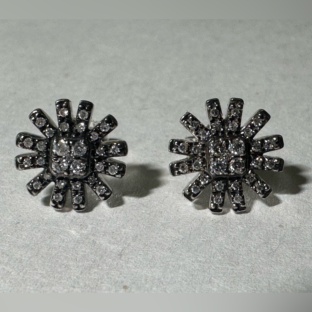 Colleen Lopez Sterling Silver Diamond Sunburst Earrings 0.25ctw - Picture 14 of 14